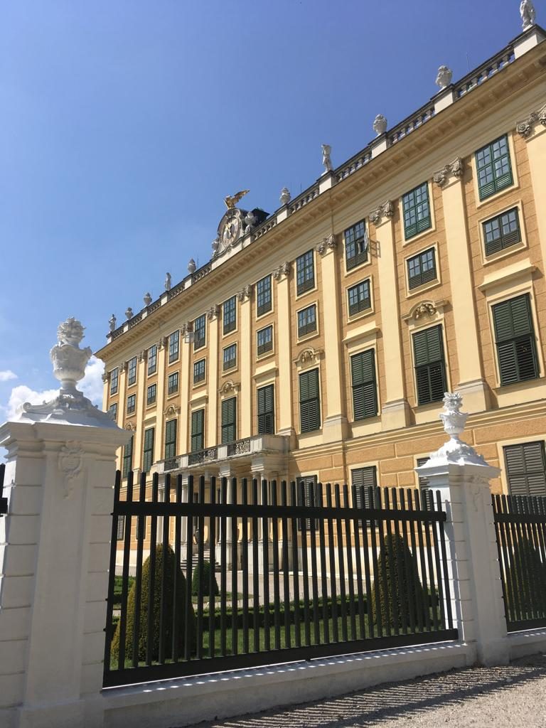 Schoenbrunn von aussen